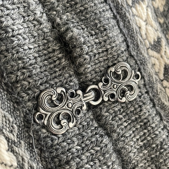 Dale of Norway sweater - Handknit wool. Sterling silver buttons. Preppy - Picture 4 of 10